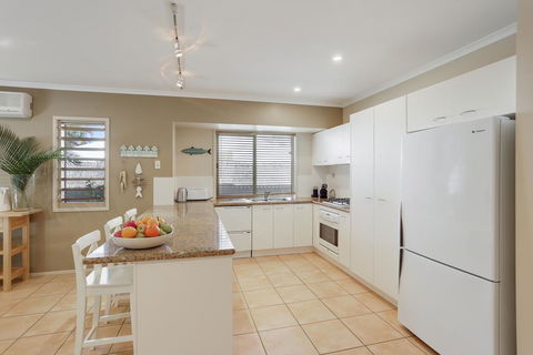 Palm Trees Noosa - Accommodation Gladstone 3