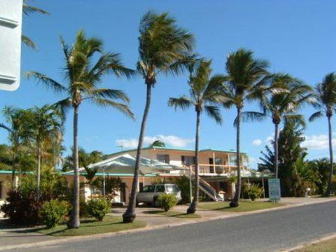 Palm View Holiday Apartments - Accommodation Gladstone 0