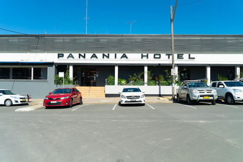 Panania Hotel - Accommodation Gladstone 0