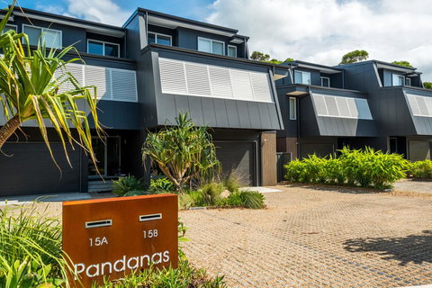 Pandanas Apartments 15B - Mollymook Beach - Accommodation Gladstone 2