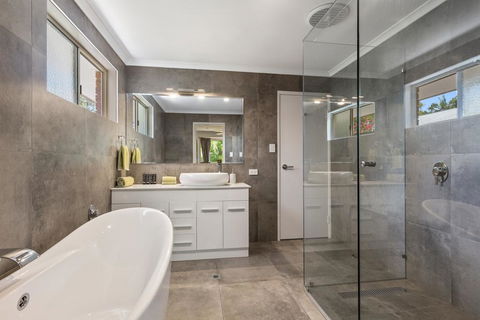 Pandanus Holiday Home - Accommodation Gladstone 2