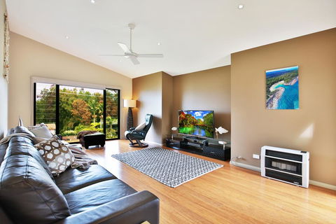 Panorama @ The Lake - Pet Friendly - 15 Mins To Hyams Beach - Accommodation Gladstone 2