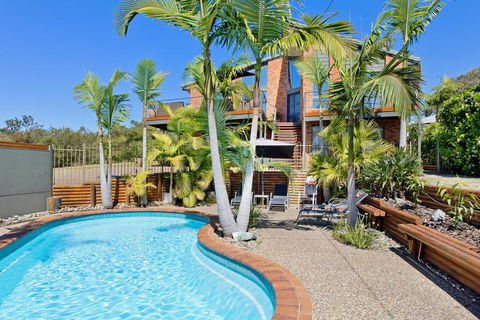 Panorama Beach House - Accommodation Gladstone 0