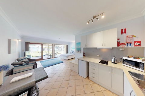 Paradise Beach Apartments - Accommodation Gladstone 3