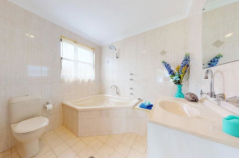 Paradise Beach Apartments - Accommodation Gladstone 1