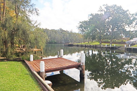 Paradise On The Water - Accommodation Gladstone 0