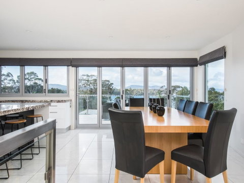 Paradise Point - Tamar Valley 14 Persons Residence With Pool - Accommodation Gladstone 0