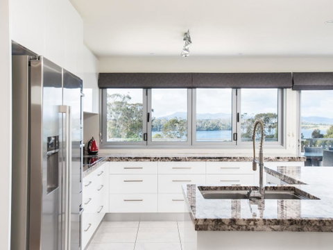 Paradise Point - Tamar Valley 14 Persons Residence With Pool - Accommodation Gladstone 3