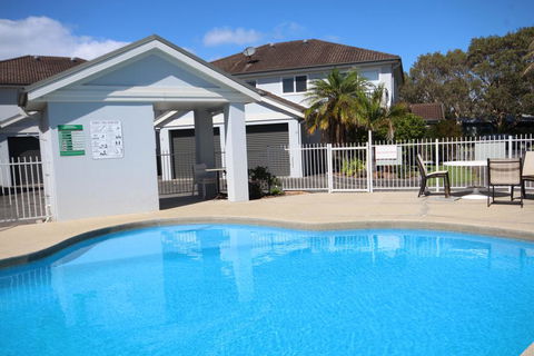 Paradise Waters - No. 19 - Accommodation Gladstone 0