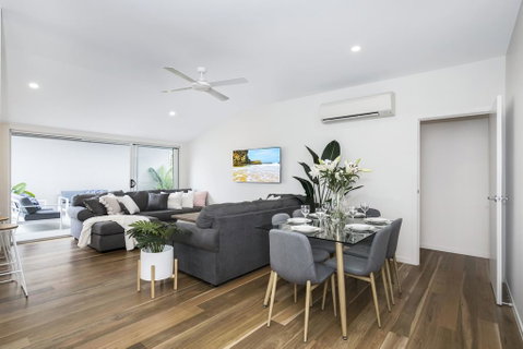 Park Avenue Terrace House Sleeps 9 - Accommodation Gladstone 1
