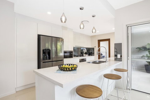 Park Avenue Terrace House Sleeps 9 - Accommodation Gladstone 3