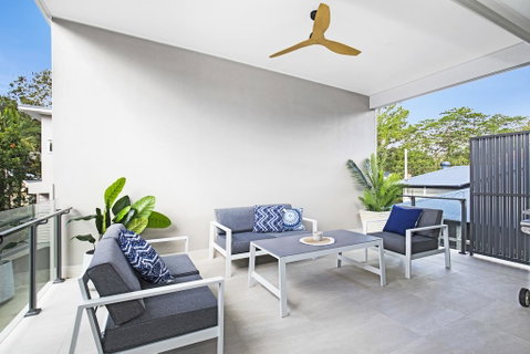 Park Avenue Terrace House Sleeps 9 - Accommodation Gladstone 2
