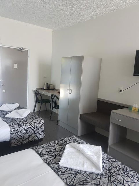 Park Drive Motel - Accommodation Gladstone 2