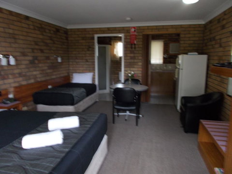 Park House Motor Inn - Accommodation Gladstone 0