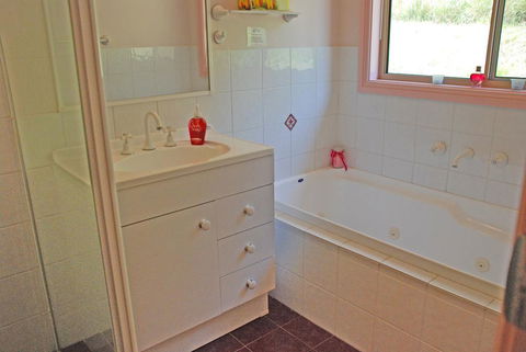 Peacehaven Country Cottages & Farmstay - Accommodation Gladstone 1