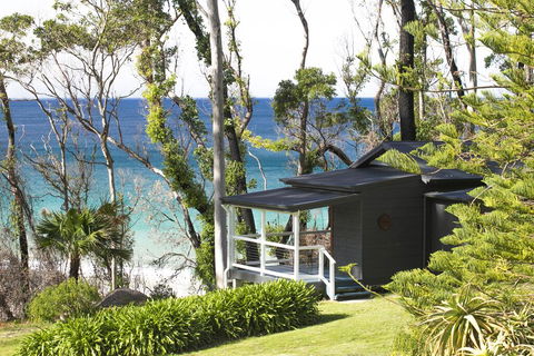 Pebbly Beach Escape - Accommodation Gladstone 1