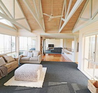 Pelican Lake Holiday House - Accommodation Gladstone