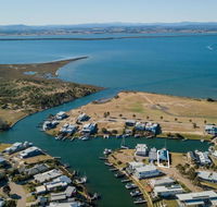 Pelican Landing - Stunning Lake King Views - Accommodation Gladstone