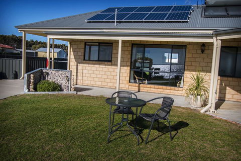 Pelican Perch Retreat - Accommodation Gladstone 2