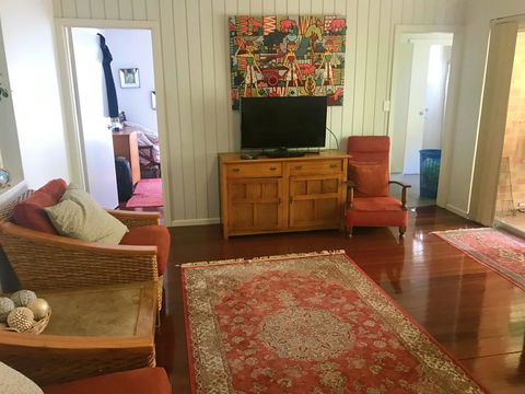 Pemberley, 30 Stewart Street - Accommodation Gladstone 2
