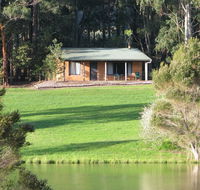 Pemberton Lake View Chalets - Accommodation Gladstone