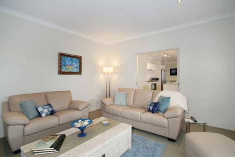 Penguin 4 Bedroom House By Shoalwater Executive Homes - Accommodation Gladstone 3
