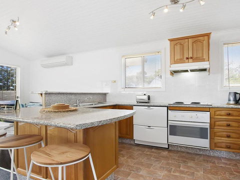 Penguin Cove - Relax On The Beach - Accommodation Gladstone 3