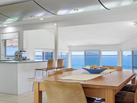 Penguin Head Retreat - Fabulous Views - Accommodation Gladstone 2