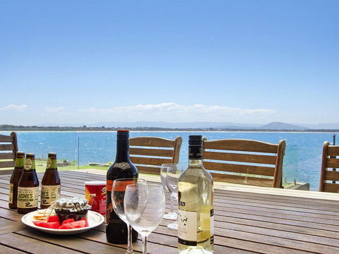 Penguin Head Retreat - Fabulous Views - Accommodation Gladstone 3
