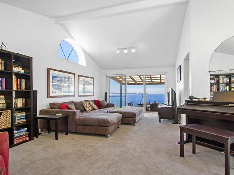 Penguin Head Retreat - Fabulous Views - Accommodation Gladstone 1