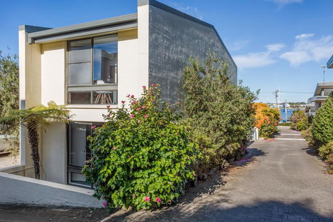 Penguin Mews 3 In Merimbula - Accommodation Gladstone 2