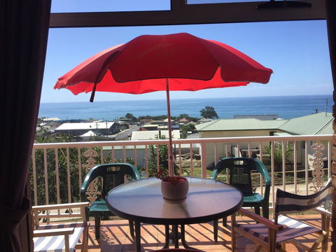 Penguin Seaside Homestay - Accommodation Gladstone 0