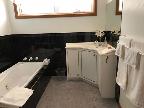 Penguin Seaside Homestay - Accommodation Gladstone 3