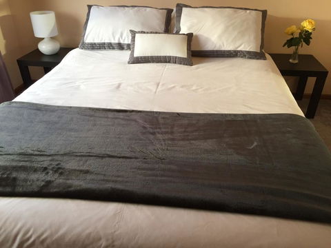 Penguin Seaside Homestay - Accommodation Gladstone 2