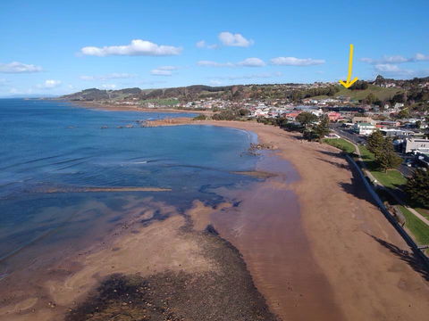 Penguin Seaside Homestay - Accommodation Gladstone 1