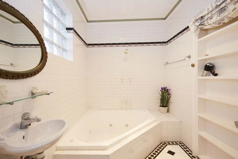 Pension Of Perth - Accommodation Gladstone 1