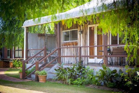 Peppercorn Cabin - Accommodation Gladstone 1