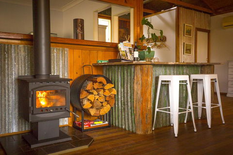 Peppercorn Cabin - Accommodation Gladstone 2