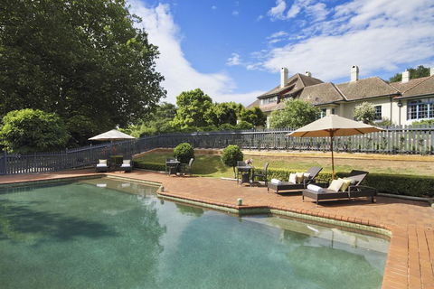 Peppers Manor House - Accommodation Gladstone 1
