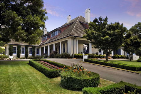 Peppers Manor House - Accommodation Gladstone 0