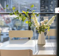 Perfect Location APT w Roof Top Pool/GYM - Accommodation Gladstone