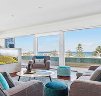 Perpendicular Penthouse - modern beachside apartment - Accommodation Gladstone