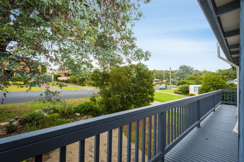Pet-friendly Beach House @ Kianga - Accommodation Gladstone 3