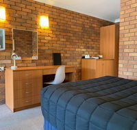 Peter Allen Motor Inn - Accommodation Gladstone
