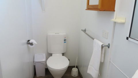Picnic Bay Chalet Unit 2 - Accommodation Gladstone 3