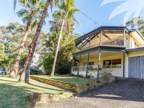 Picturesque Lizzie Palms 1 - Accommodation Gladstone 3