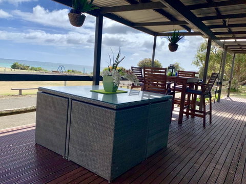Pine View Holiday Rental - Accommodation Gladstone 0