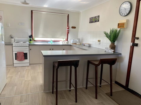 Pine View Holiday Rental - Accommodation Gladstone 1