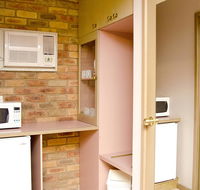 Pines Country Club Motor Inn - Accommodation Gladstone