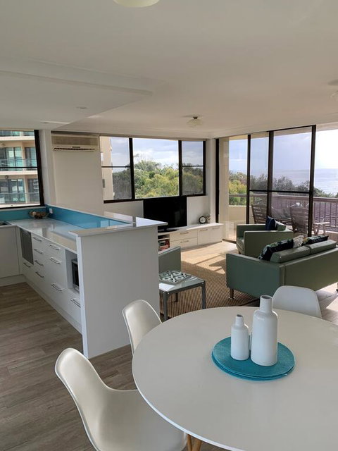 Pinnacle, Unit 701, 45-49 Head Street - Accommodation Gladstone 3